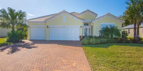 2557 St Lucia Cir