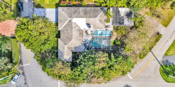100 NE Spanish Trail