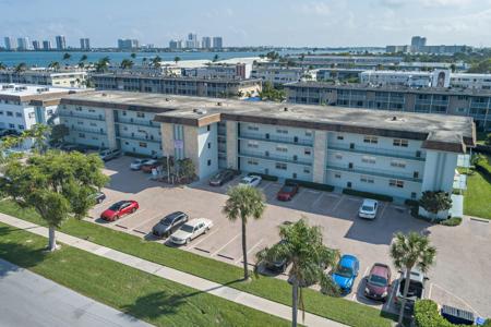 124 Shore Court