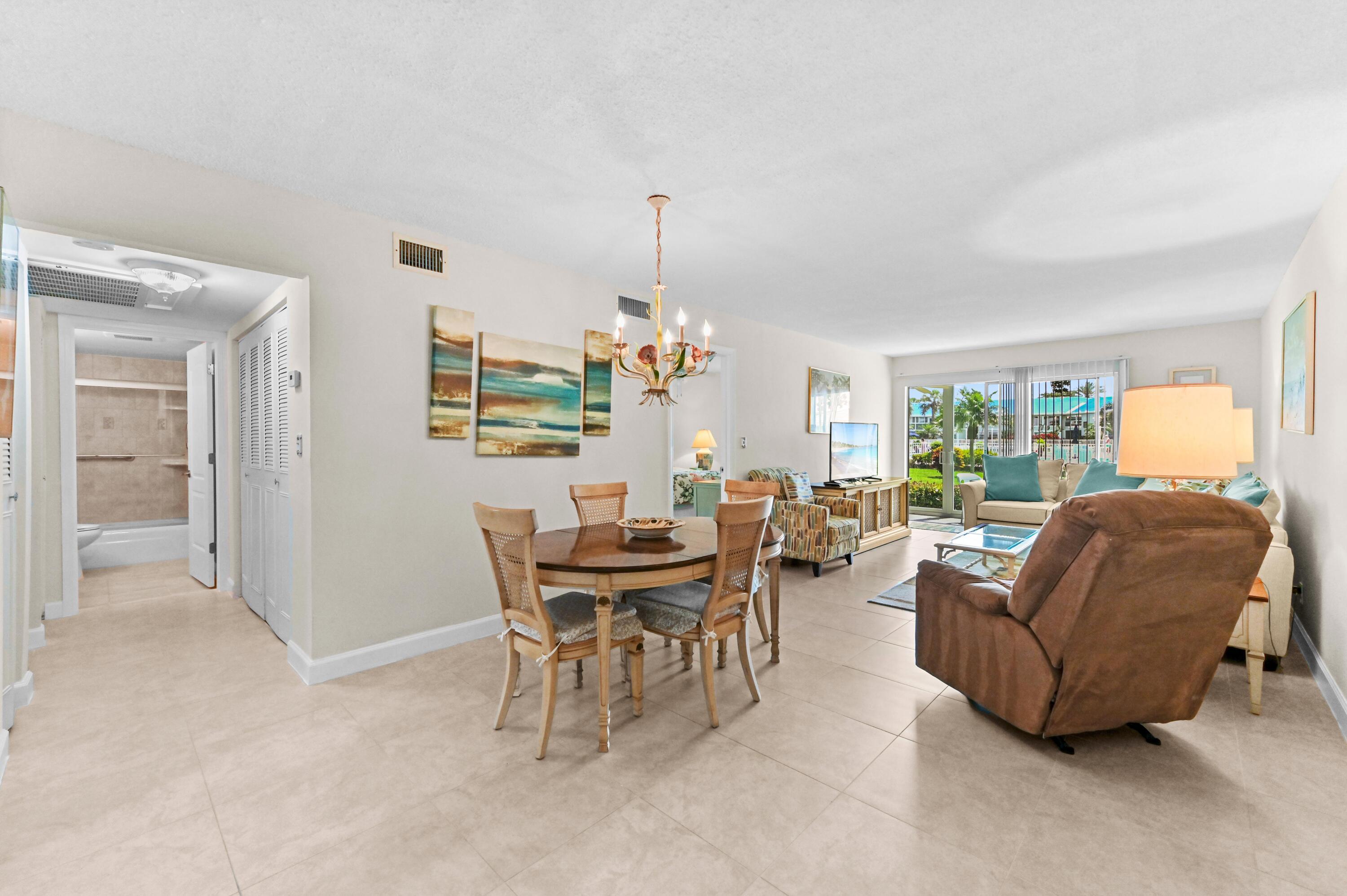 Image 4: 03 Dining room 01