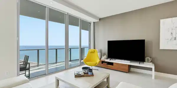 Image 2: 6-web-or-mls-3100_N_Ocean_Dr_Unit_H1701_