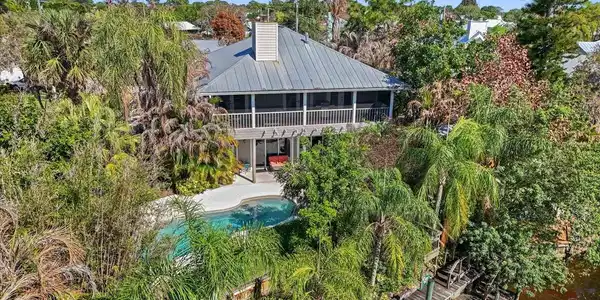 3098 SW Cedar Trail