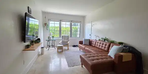 Image 4: Living Room #1