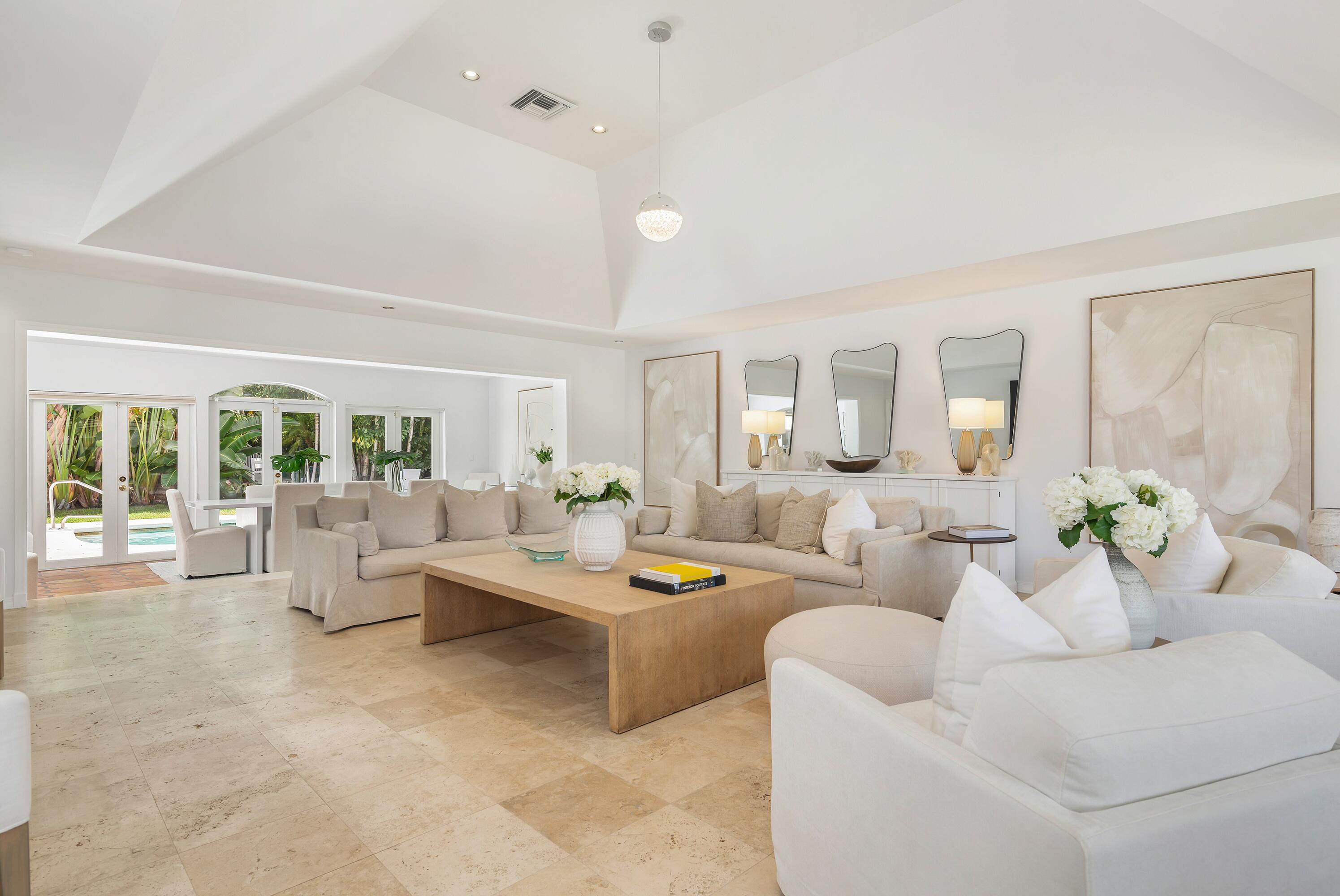 Image 3: Living Room