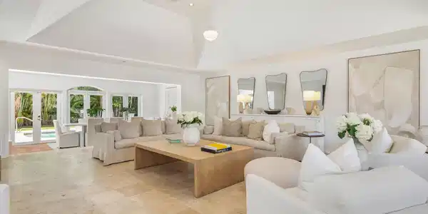 Image 3: Living Room