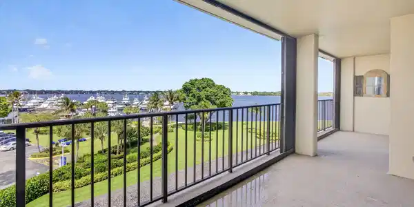 Image 3: 27-web-or-mls-5D1A1188
