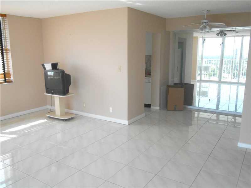 Image 3: Living Room