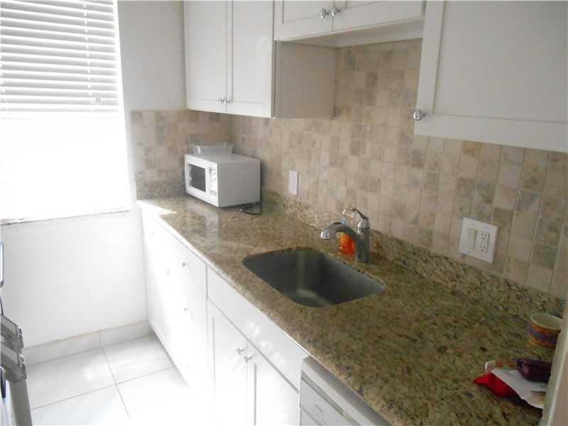 Image 4: Kitchen