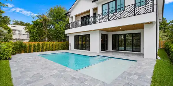 Image 4: House 5