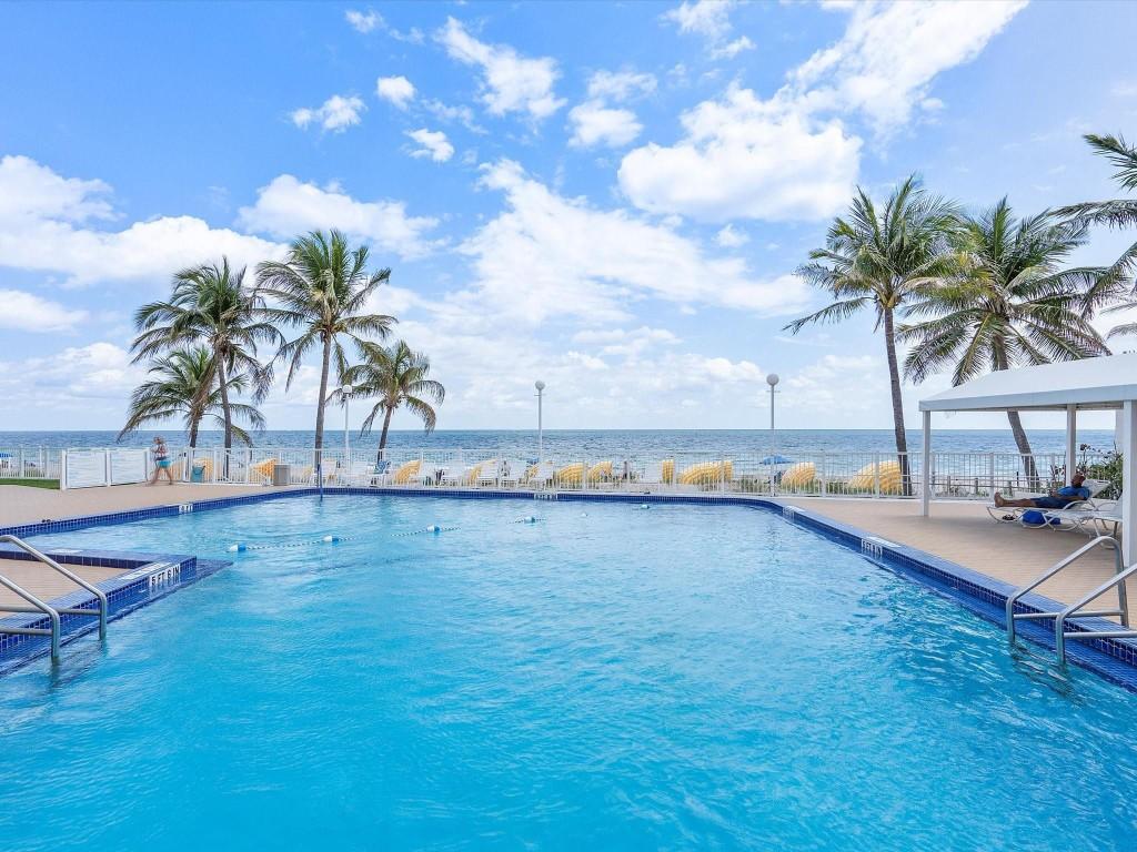 Image 1: Pool on Beach