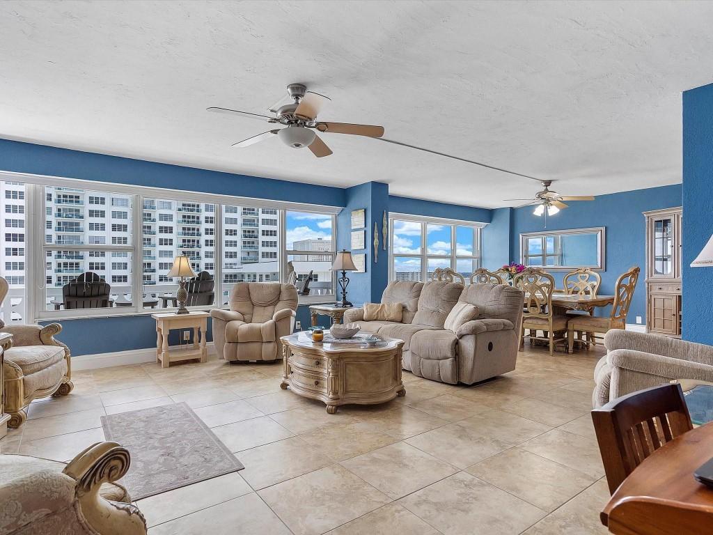 Image 4: Living Room