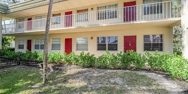 8 Vista Gardens Trail