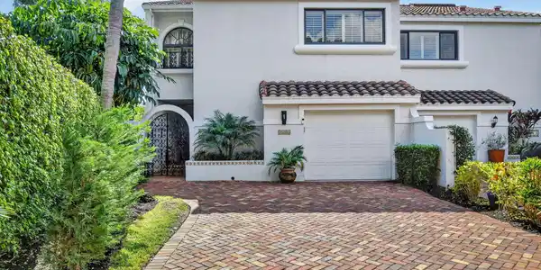5586 N Ocean Boulevard