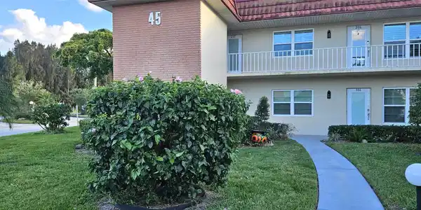 45 Woodland Dr