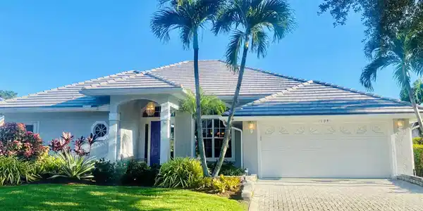 1193 SW Lighthouse Drive