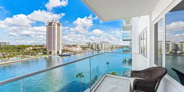 Image 2: 039-701EastCaminoReal-9G-BocaRaton-FL-33