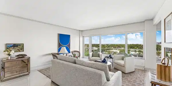 Image 4: 008-701EastCaminoReal-9G-BocaRaton-FL-33