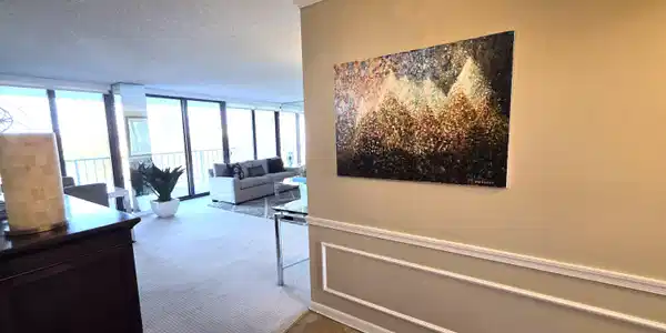 Image 4: Foyer