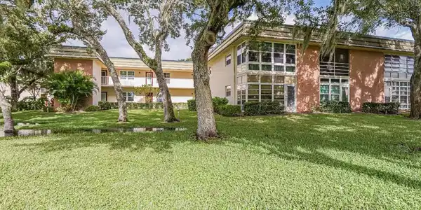6 Vista Gardens Trail