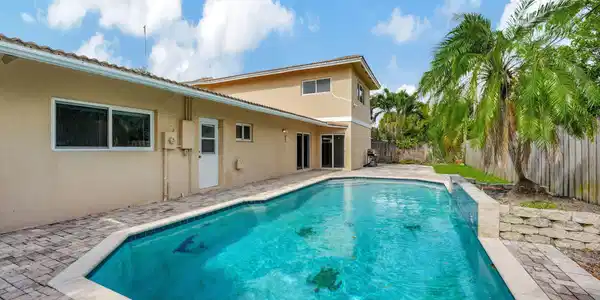 Image 3: 7-web-or-mls-DSC08350