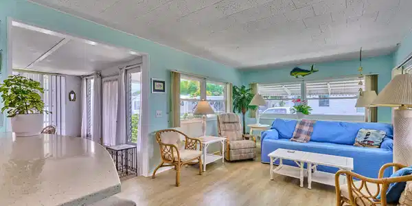 Image 3: OPEN TO KITCHEN
