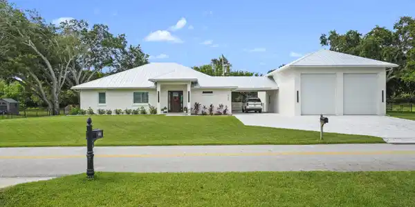 Image 2: 4255 79th Street 014