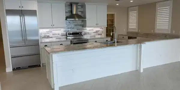 Image 4: 140 Inlet kitchen