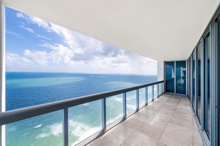 6899 Collins Ave