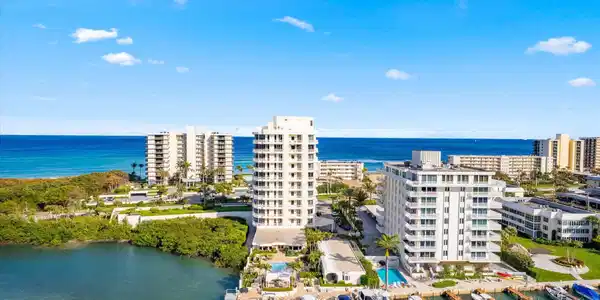 425 Beach Road