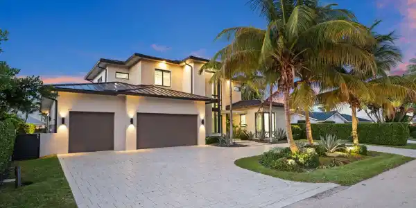 933 Allamanda Drive