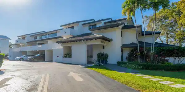 Image 2: 2-web-or-mls-5750TurinStap#206-2