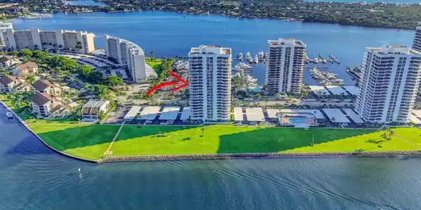 123 Lakeshore Drive