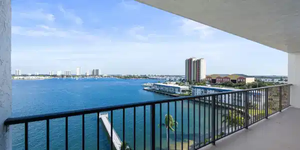 3040 Lake Shore Drive