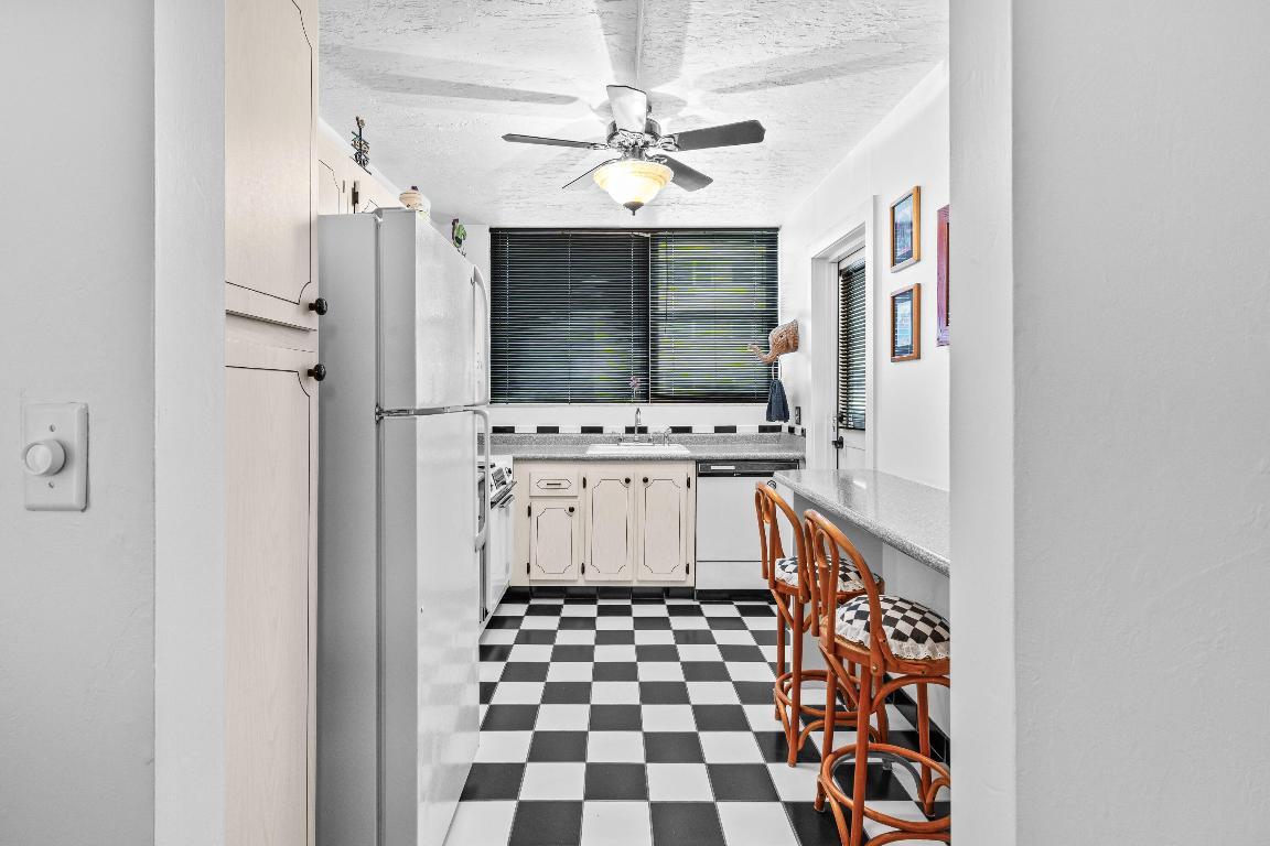 Image 4: 004-1237HillsboroMile-101-HillsboroBeach