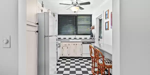 Image 4: 004-1237HillsboroMile-101-HillsboroBeach