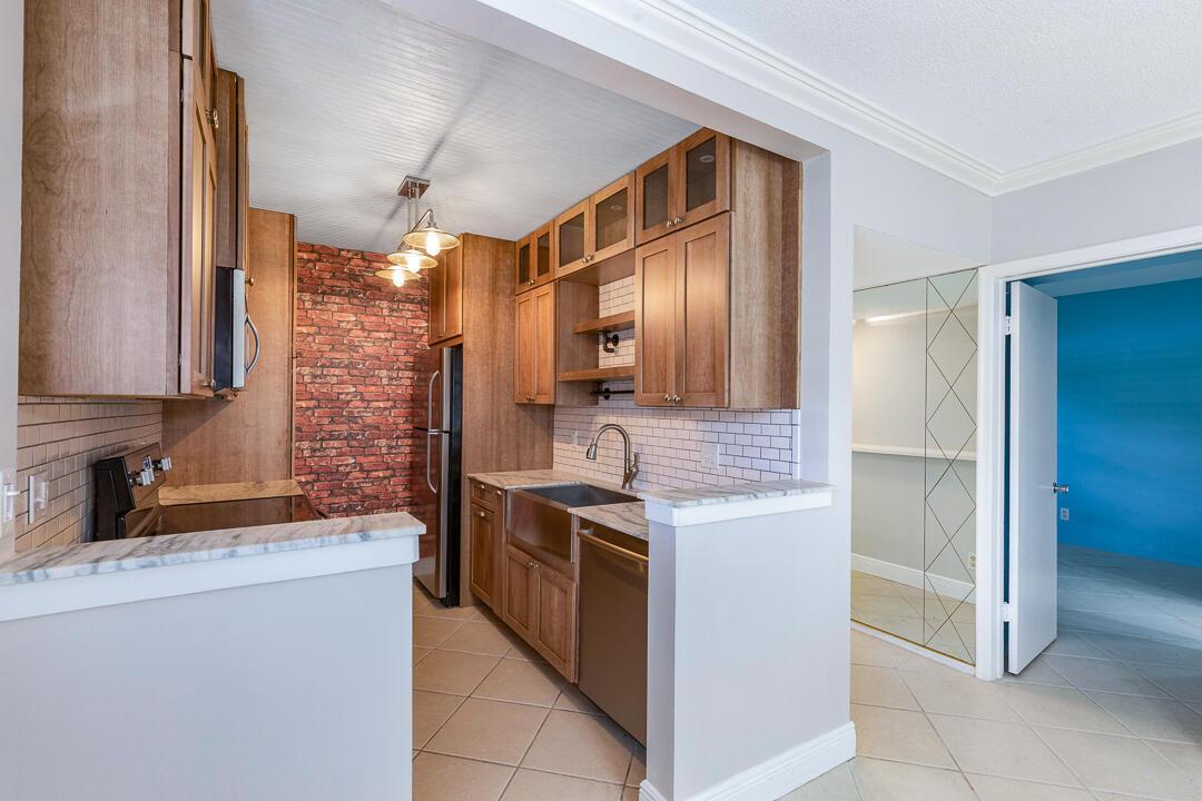 Image 4: 3351 Spanish Trail #115-22