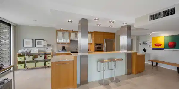 Image 3: Kitchen