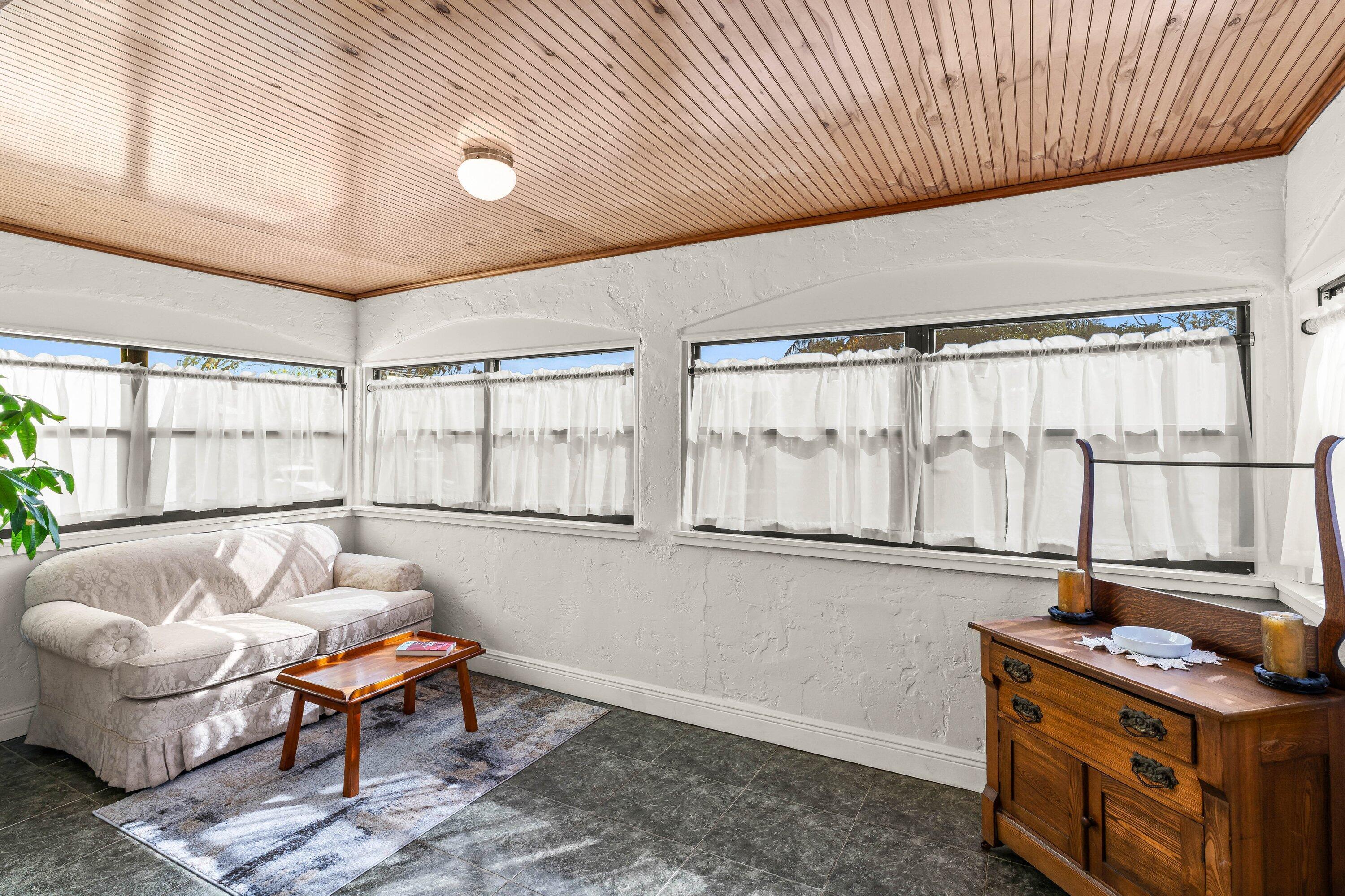 Image 4: FLORIDA ROOM
