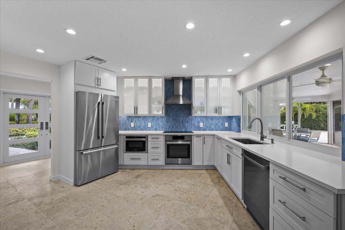 Image 3: 12-LUX_1995