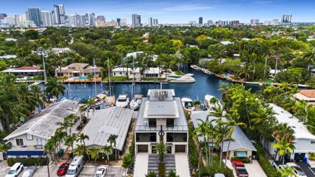 323 Hendricks Isle