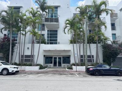 7744 Collins Ave
