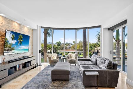 301 Hendricks Isle