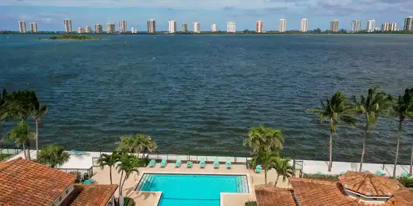 Image 2: Lake shore-6
