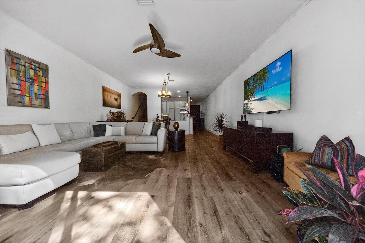 Image 4: 1942 NE 42nd St Pompano Beach-large-007-