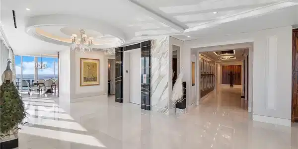 Image 3: PRIVATE ELEVATOR ENTRY