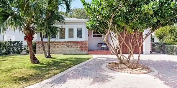 421 N Ocean Breeze