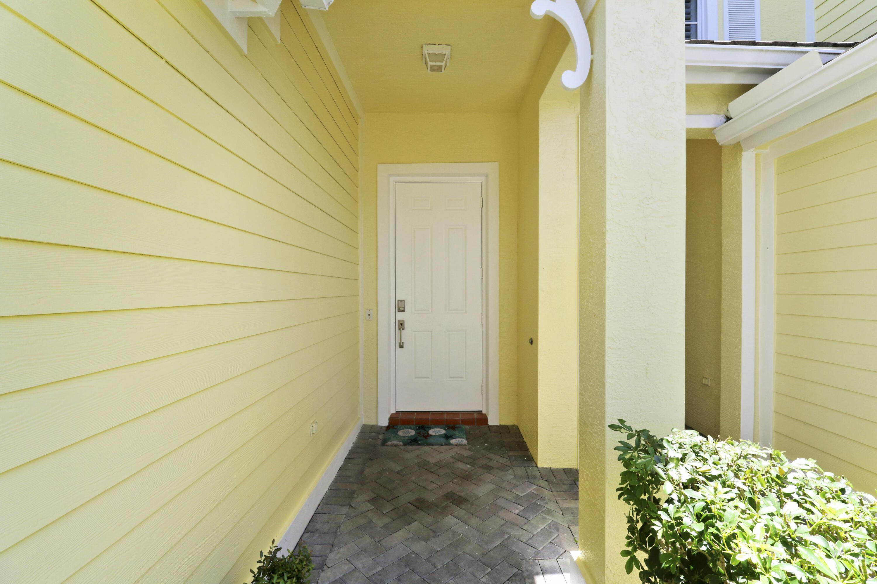 Image 4: Front Entry