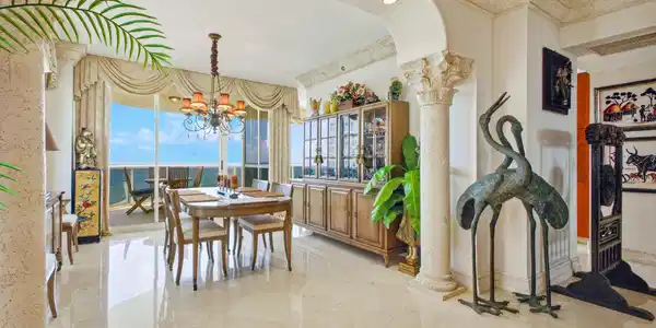 Image 4: Dining