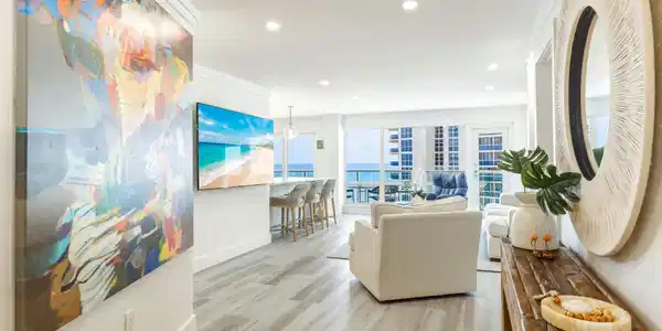 Image 4: Foyer
