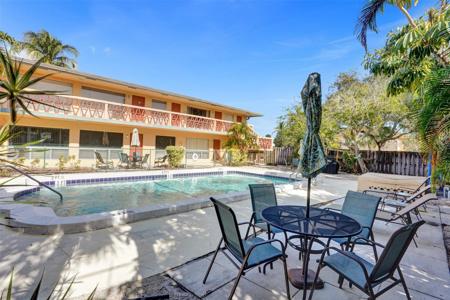 2624 NE 30th Pl